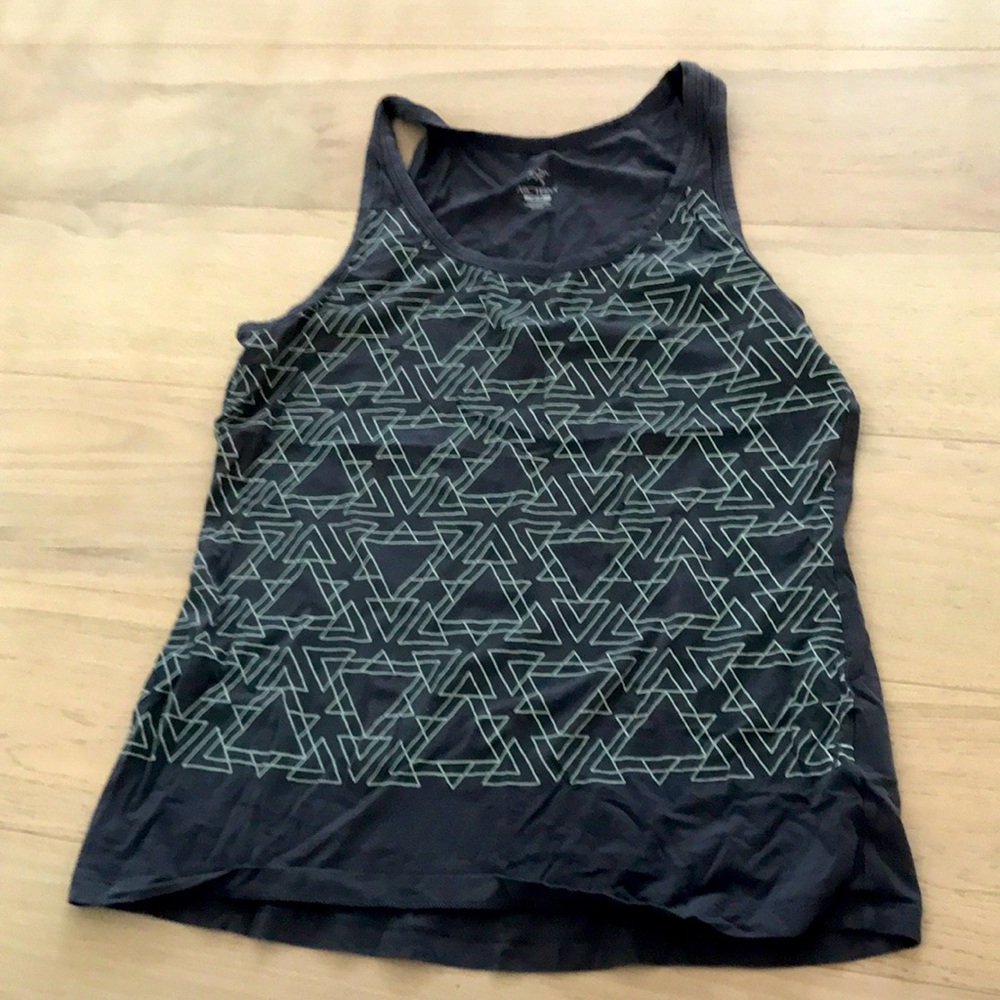 arc’teryx tank top lightweight and good for gym/ hiking trip